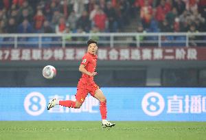 國足18次對(duì)陣新加坡12勝4平2負(fù)，上次輸球還是43年前