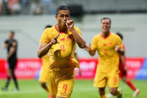 國足2-1新加坡下場戰(zhàn)泰國 塞鳥處子球張玉寧點射朱辰杰失誤送禮