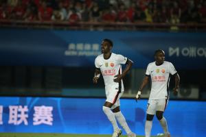 海港2-1逆轉(zhuǎn)河南 李新翔破門讓·克勞德制勝古斯塔沃進(jìn)球腳尖越位
