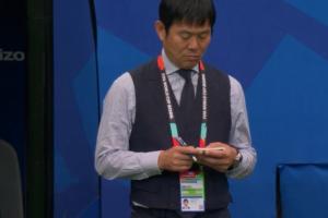 前田大然進(jìn)攻未果，森保一又拿出了小本子開始記筆記