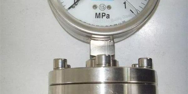 在氣力輸送系統(tǒng)中，壓力表與管道安裝有哪些注意點